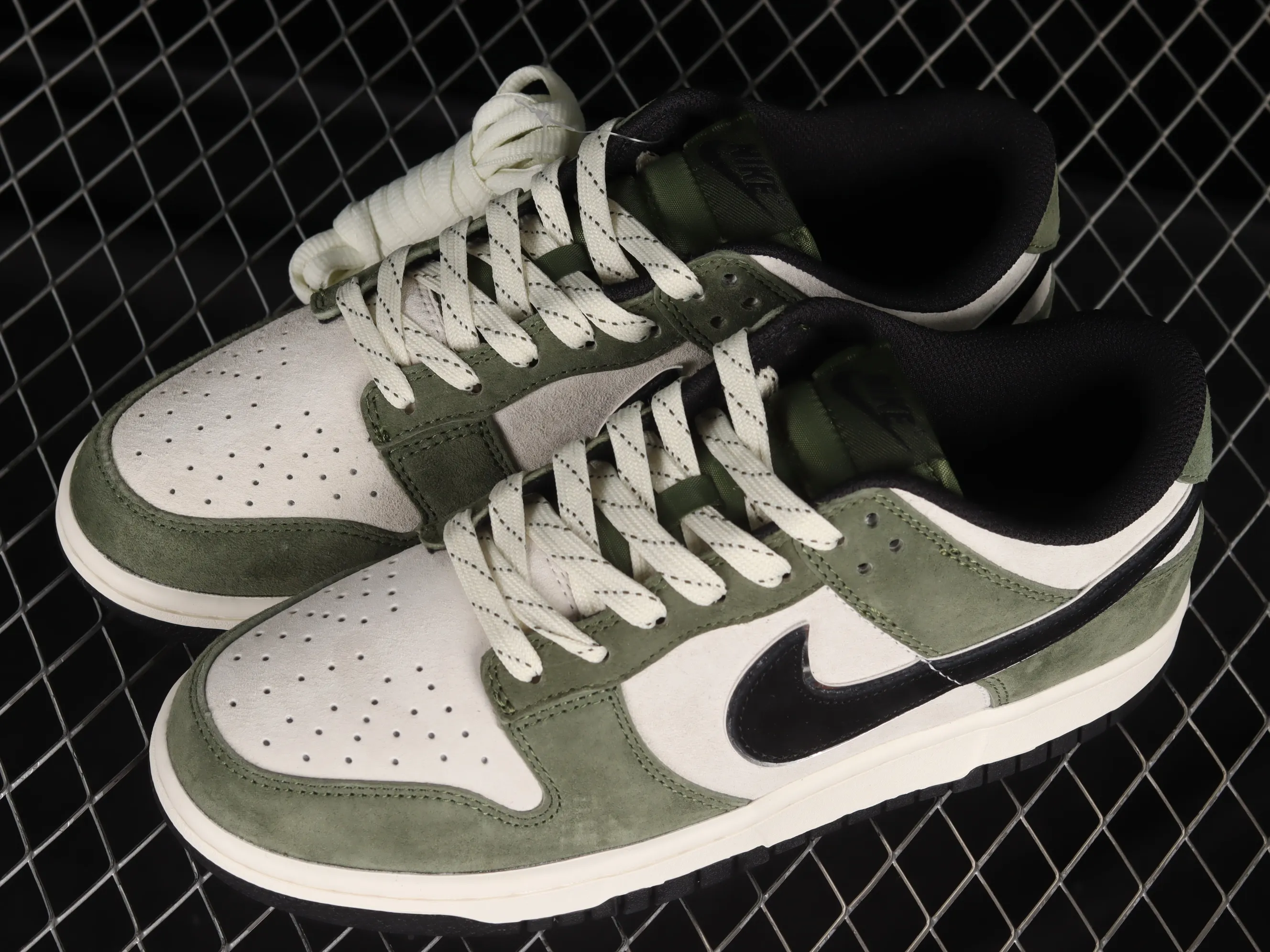All Categories Nk SB Dunk Series Nk SB Dunk Low Low-top sneakers Otomo Katsuhiro x Nk SB Dunk Low "Steamboy OST" Creative customization collaboration Otomo Katsuhiro joint SB low-top sports and leisure sneakers FF0918-015
